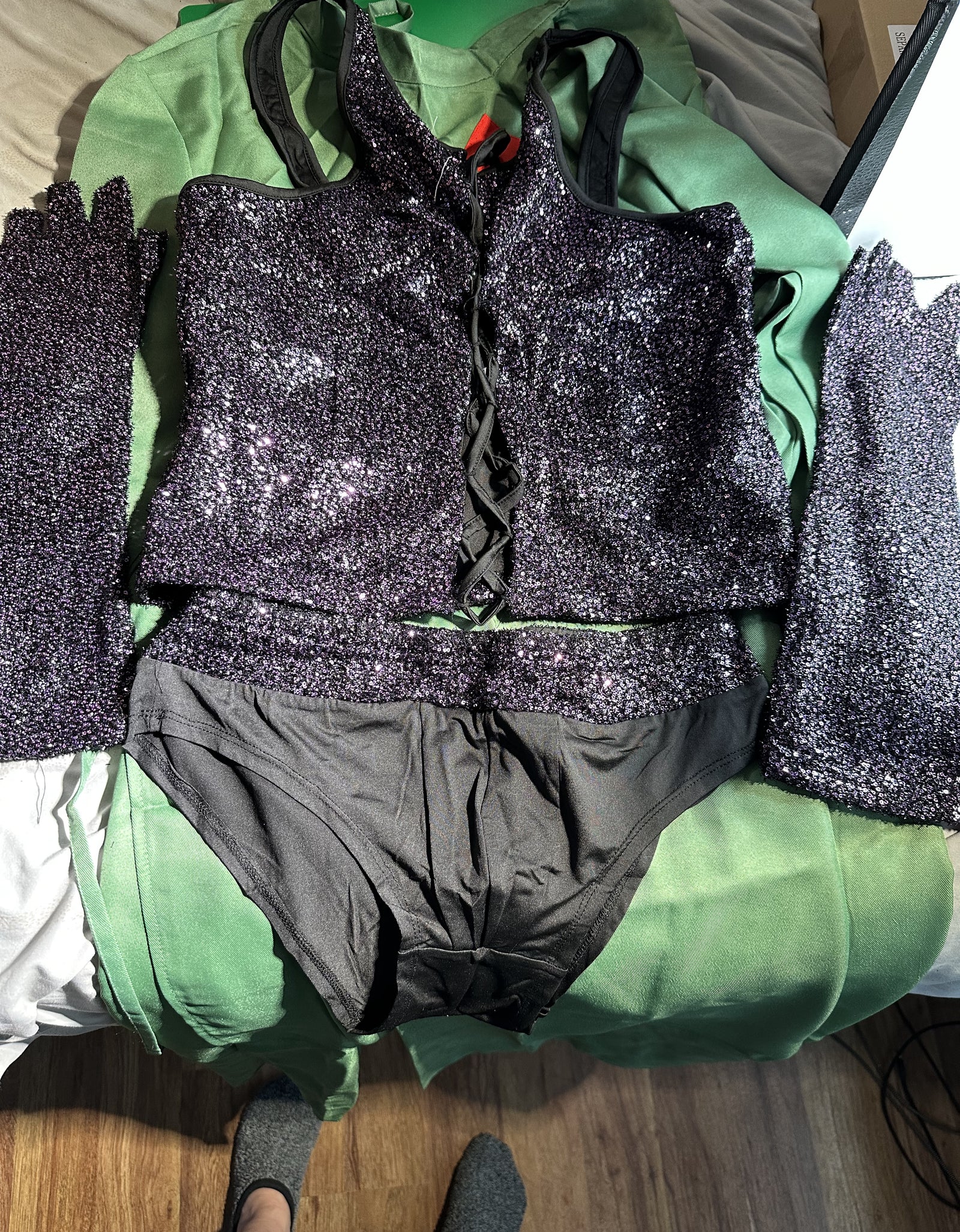 Dr. Frank Costume Outfit 1970s Magenta Corset Robe Stocking Set Movie Halloween Cosplay Uniform. *Preowned*