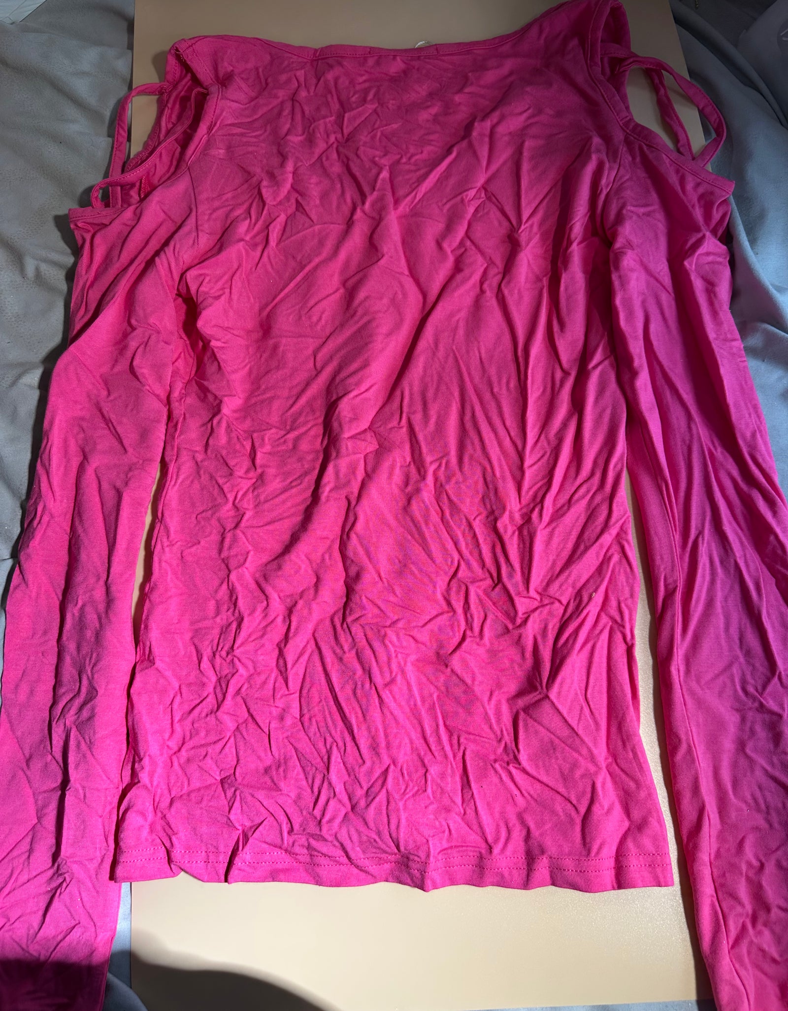 Women's pink cold-shoulder long-sleeve shirt *Preowned*