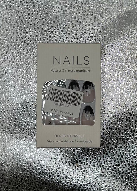 Nails - press on *Preowned*